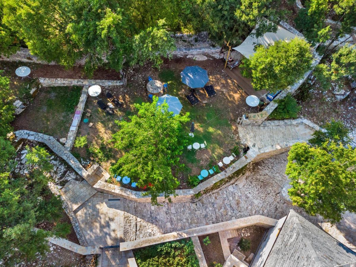 The Land Beyond Apartment Vitsa ภายนอก รูปภาพ